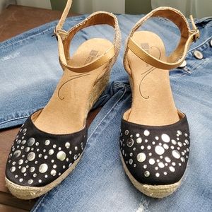 Wedges Fun Black and Rattan Sandals